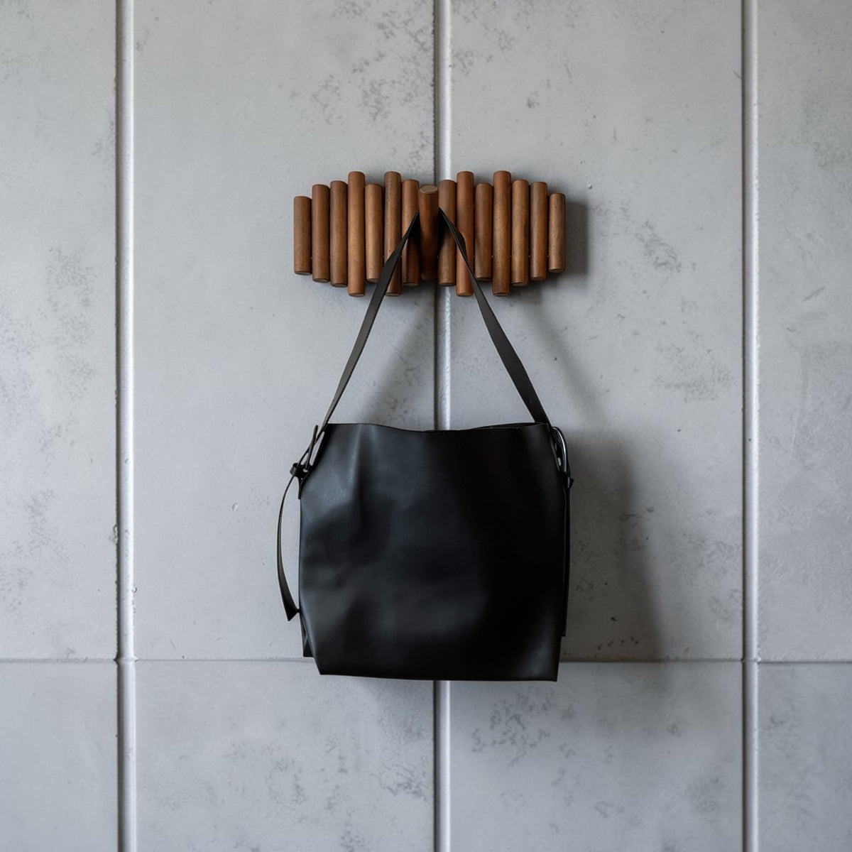 Leather shoulder bag